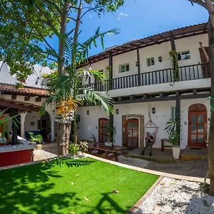 Island Life Albergue Santo Domingo